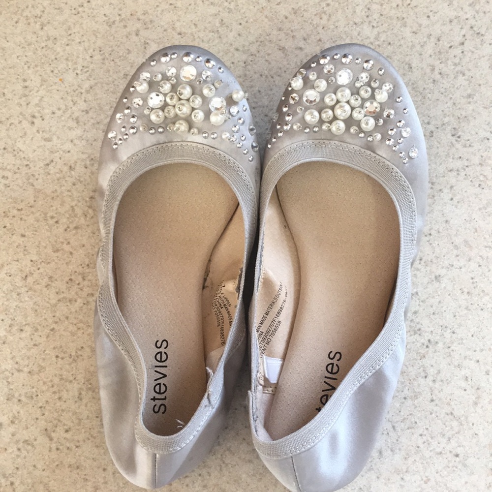 Girls dress shoes/slippers